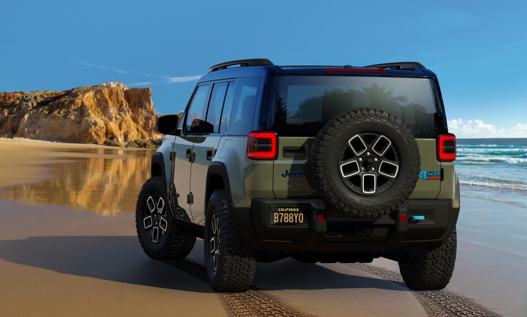 The all-new, all-electric Jeep® Recon: 100% Jeep; 100% zero emi