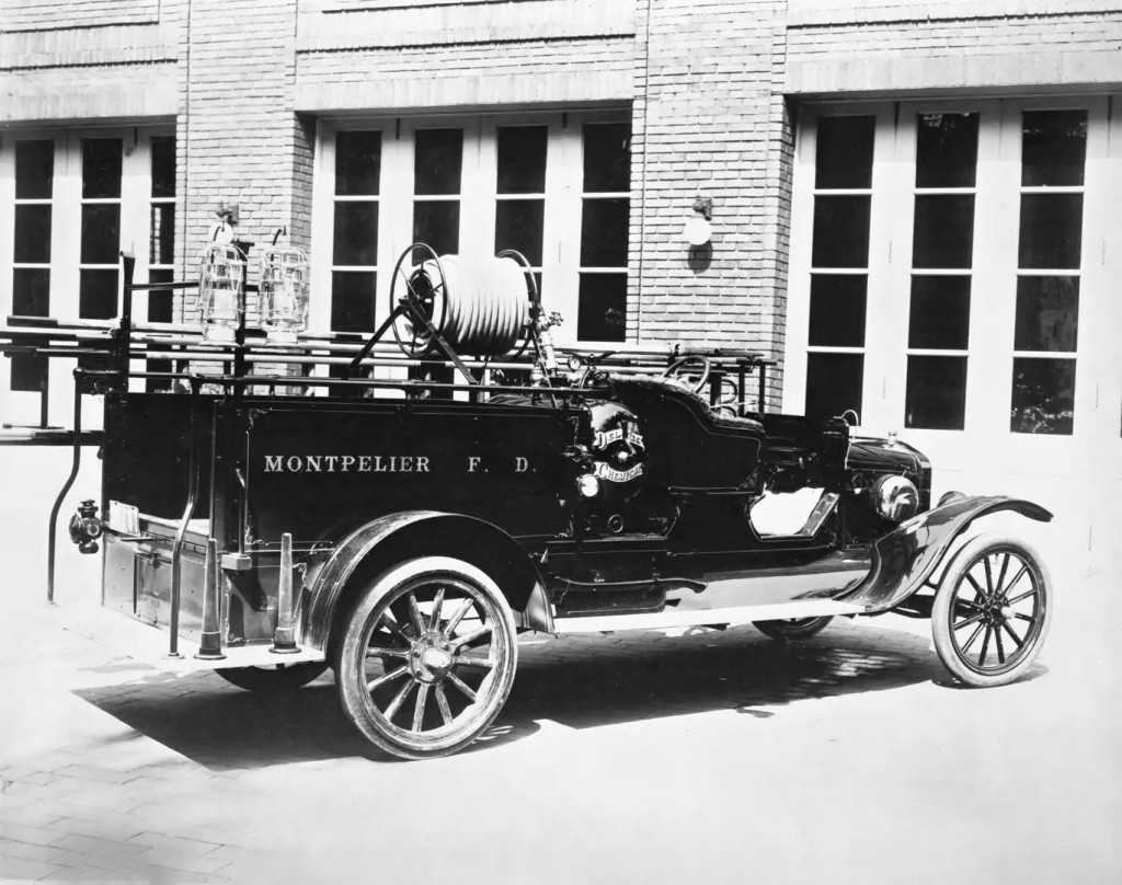 Ford_Modelo_TT_uma_ton_Bombeiros-1919